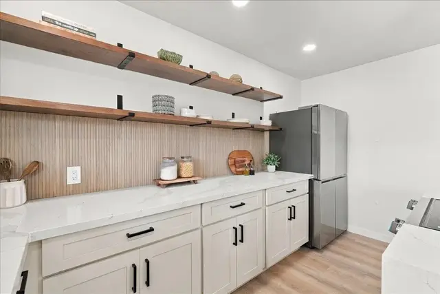 Listing Image for 400 Palama Dr 7 of 48
