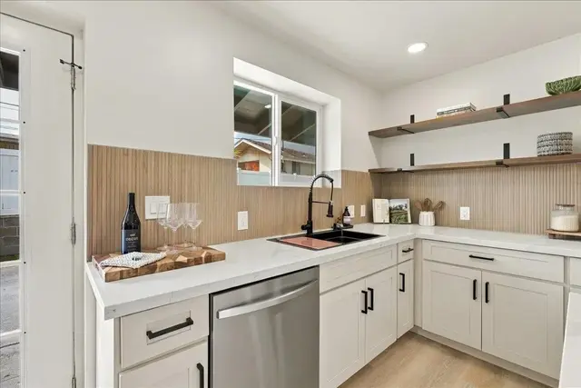 Listing Image for 400 Palama Dr 9 of 48