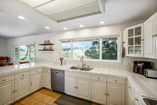 Listing Image for 85 Kepola Pl 12 of 50
