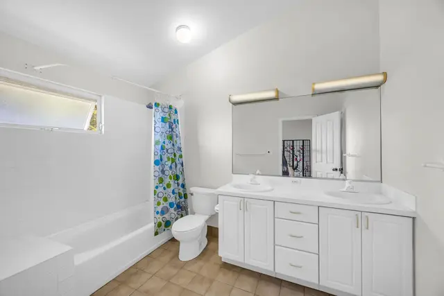 Listing Image for 71 Makawao Ave 3 19 of 28