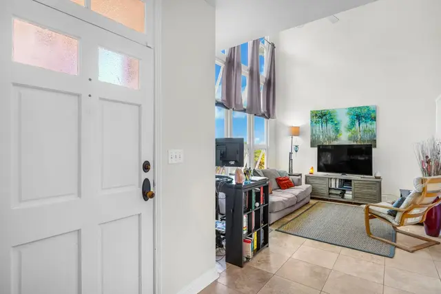 Listing Image for 71 Makawao Ave 3 2 of 28