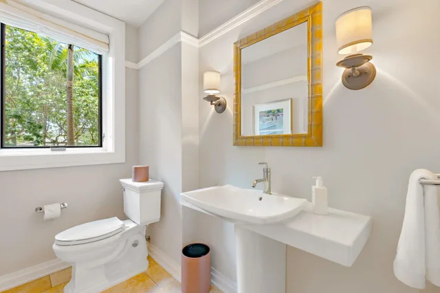 Listing Image for 1 Bay Dr 4201 23 of 24