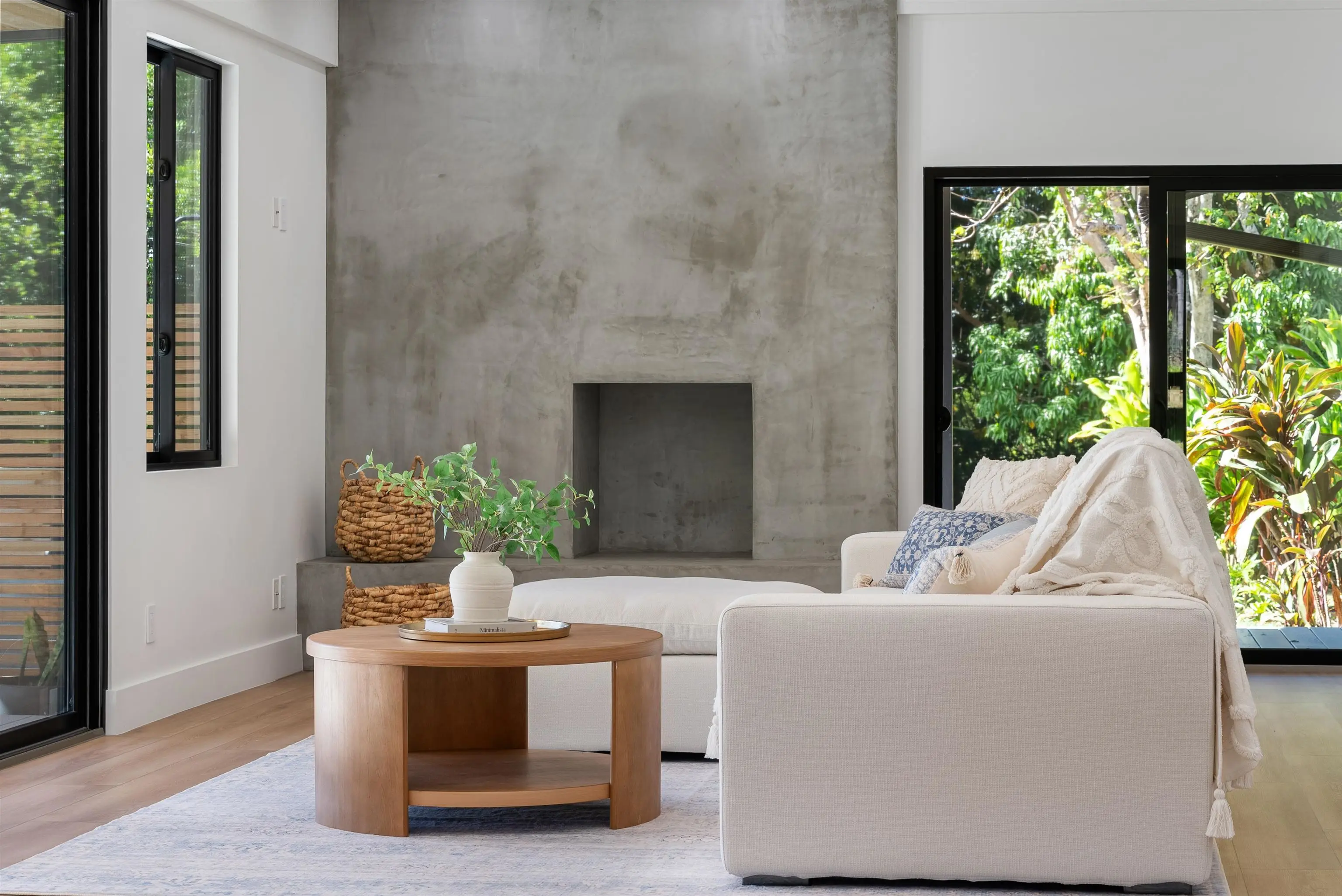 Photo of Listing #408112