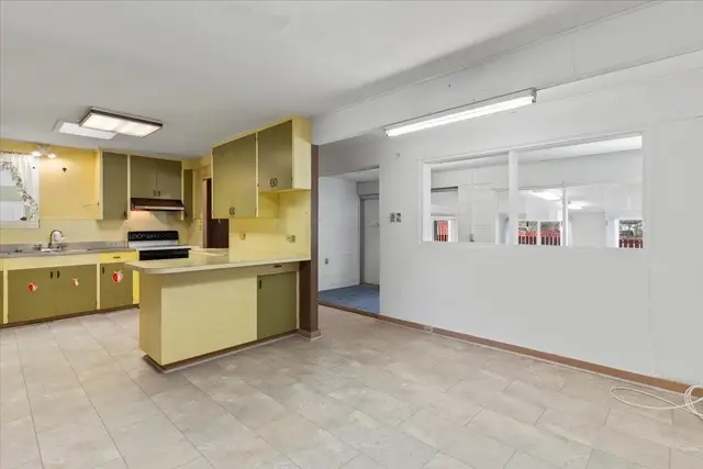 Listing Image for 1890 Makahala Pl 36 of 50