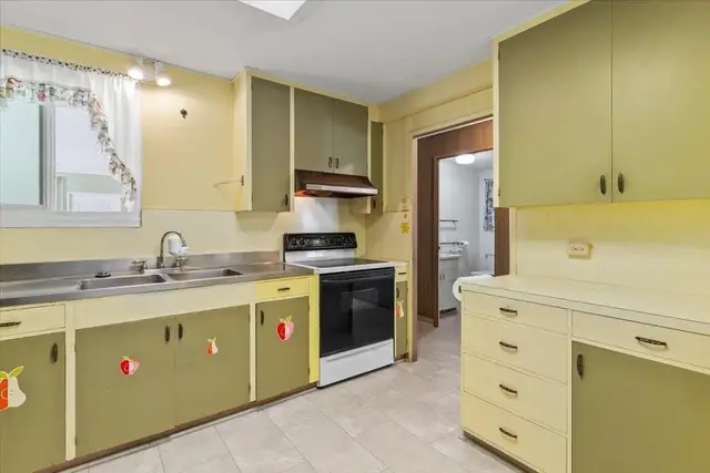 Listing Image for 1890 Makahala Pl 39 of 50