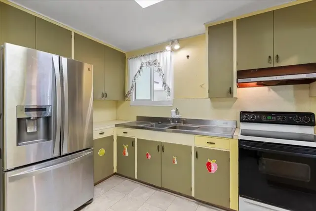 Listing Image for 1890 Makahala Pl 40 of 50