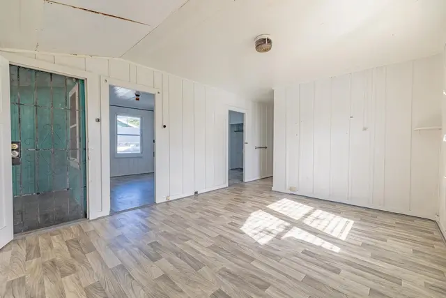 Listing Image for 1810 Farrington Ave 12 of 36