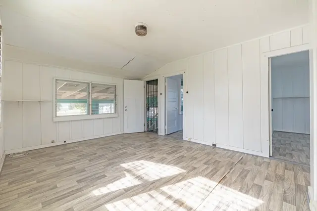 Listing Image for 1810 Farrington Ave 13 of 36