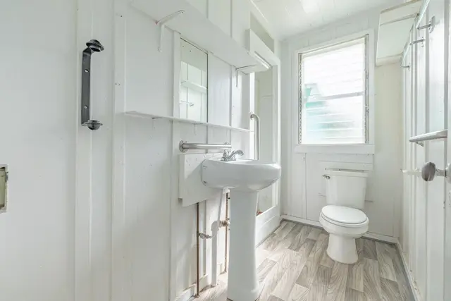 Listing Image for 1810 Farrington Ave 17 of 36