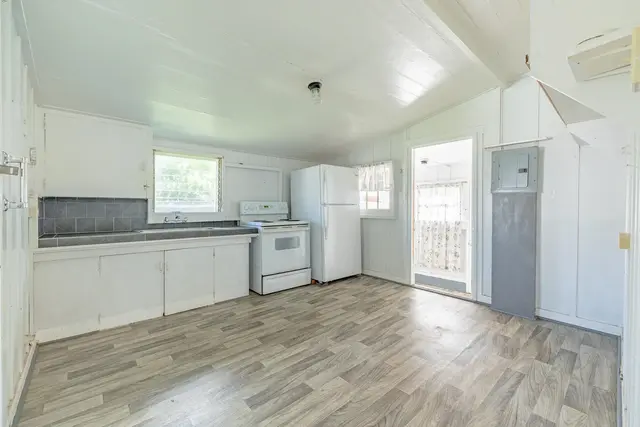 Listing Image for 1810 Farrington Ave 21 of 36