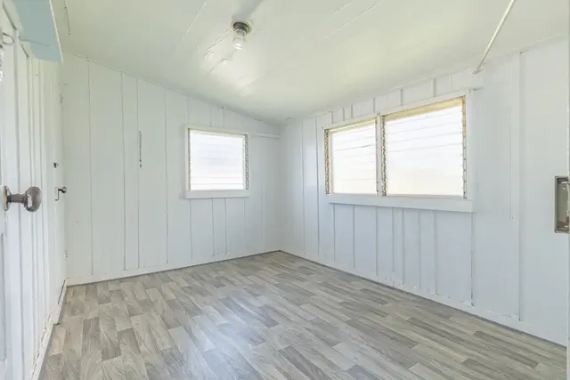 Listing Image for 1810 Farrington Ave 23 of 36