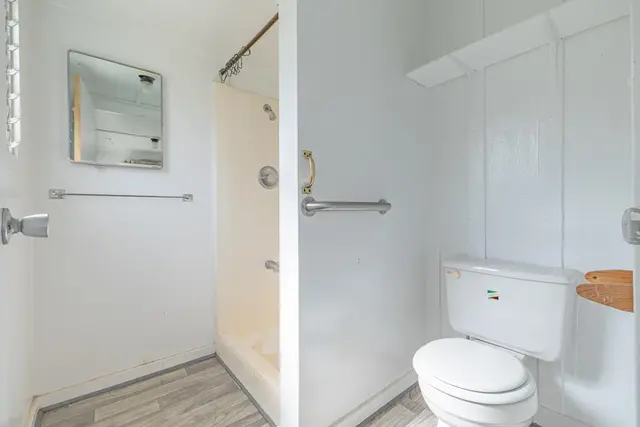Listing Image for 1810 Farrington Ave 26 of 36