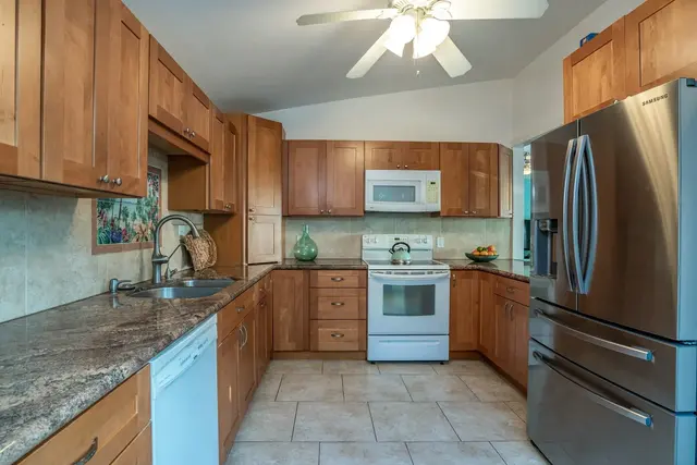 Listing Image for 2817 Panepoo St 29 of 49