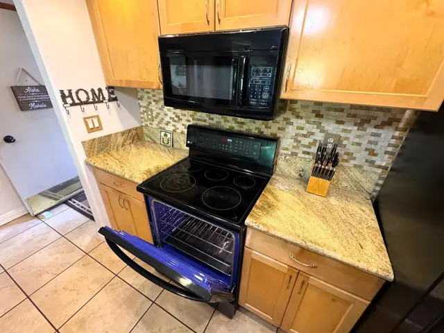 Listing Image for 50 Kepuhi Pl 102 7 of 25