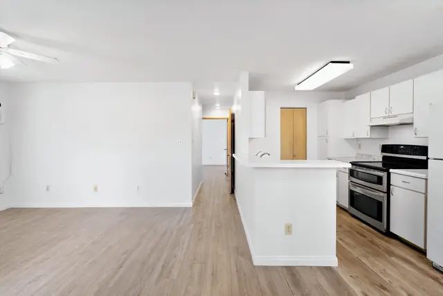 Listing Image for 10 Kopi Ln 18-104 10 of 40