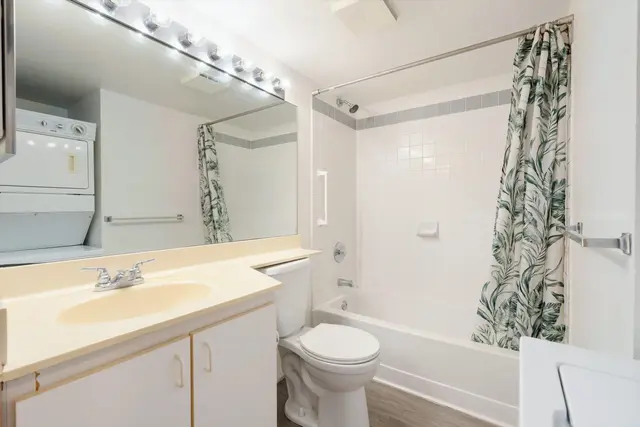 Listing Image for 10 Kopi Ln 18-104 13 of 40