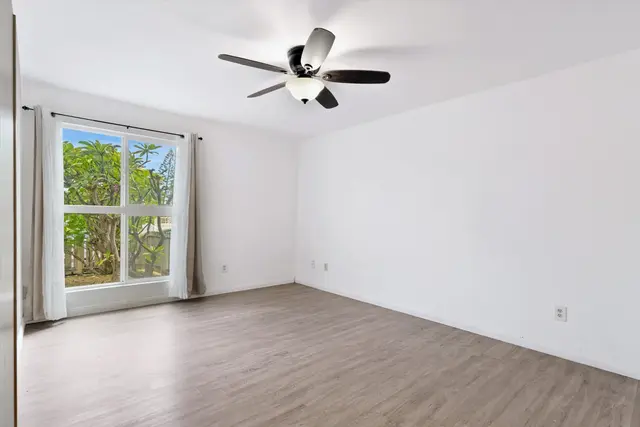 Listing Image for 10 Kopi Ln 18-104 15 of 40