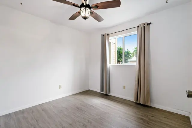 Listing Image for 10 Kopi Ln 18-104 19 of 40