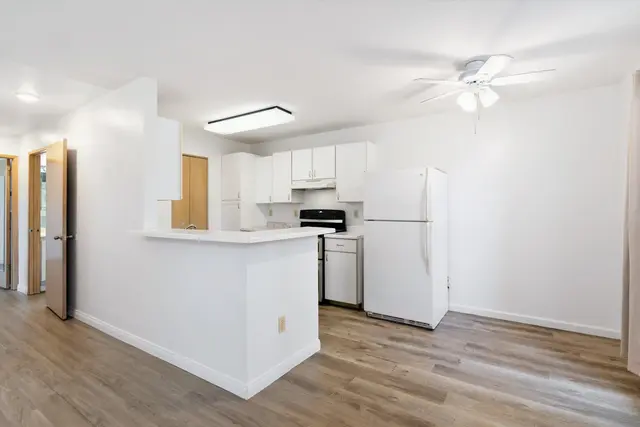 Listing Image for 10 Kopi Ln 18-104 3 of 40