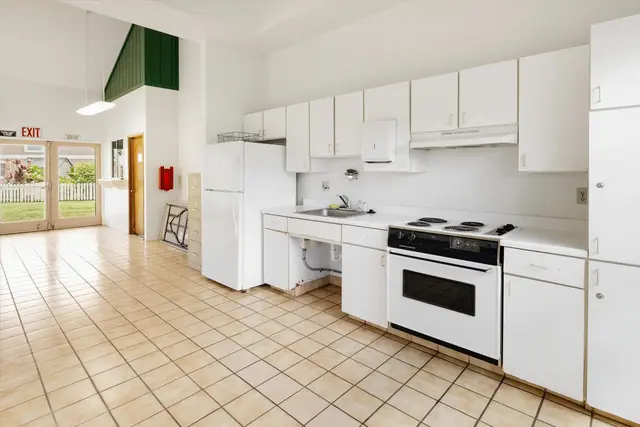 Listing Image for 10 Kopi Ln 18-104 33 of 40