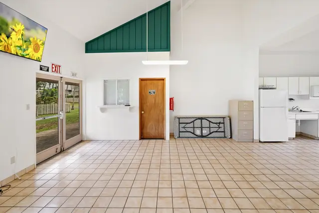 Listing Image for 10 Kopi Ln 18-104 35 of 40