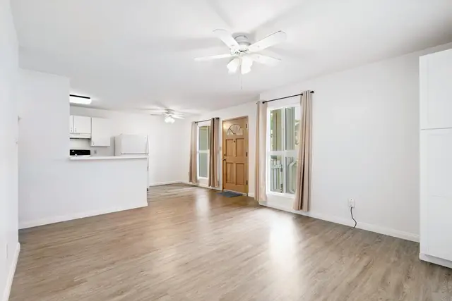 Listing Image for 10 Kopi Ln 18-104 5 of 40