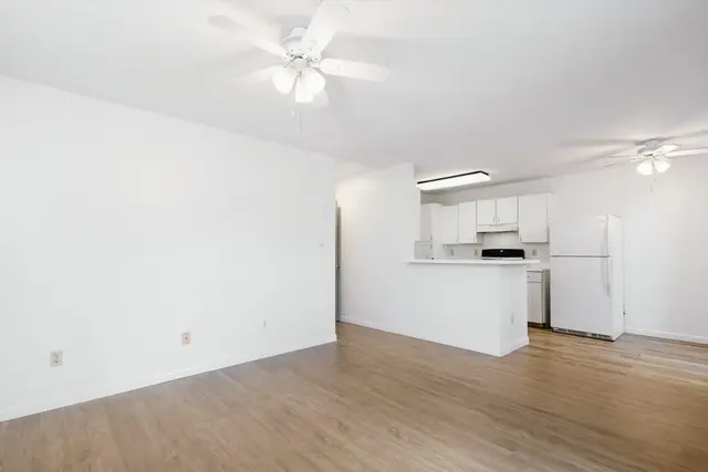 Listing Image for 10 Kopi Ln 18-104 6 of 40
