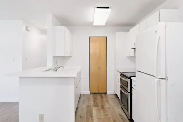 Listing Image for 10 Kopi Ln 18-104 7 of 40