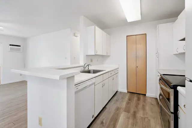 Listing Image for 10 Kopi Ln 18-104 8 of 40