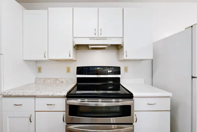 Listing Image for 10 Kopi Ln 18-104 9 of 40