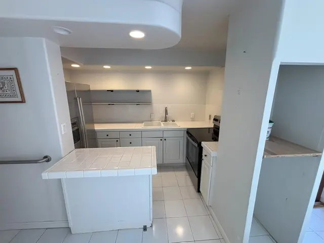 Listing Image for 3660 Lower Honoapiilani Rd 101 1 of 15