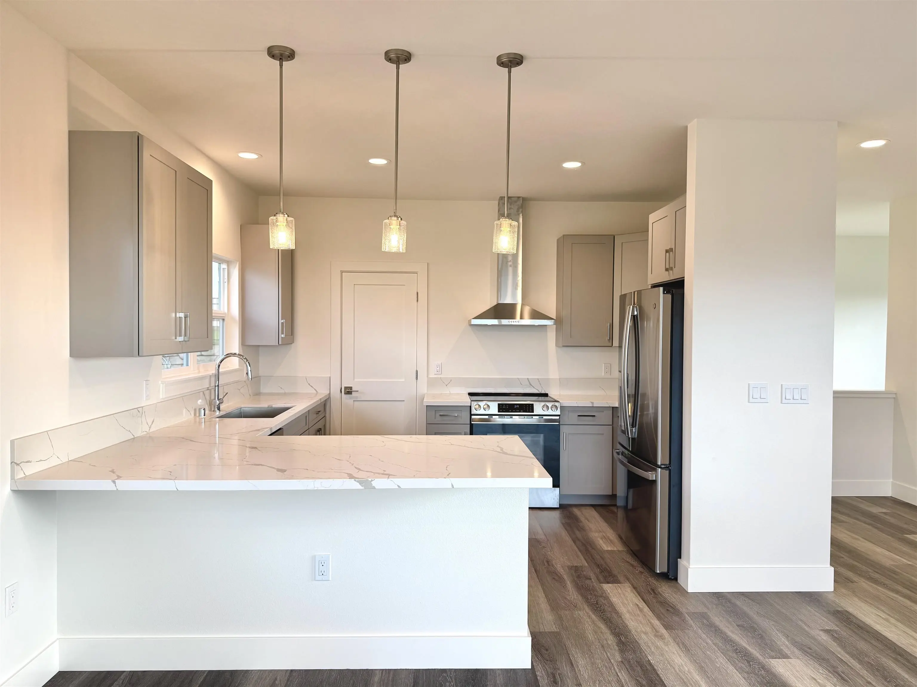 Photo of Listing #407904