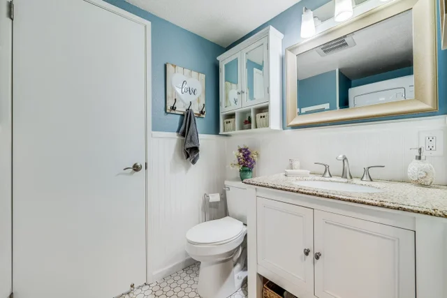 Listing Image for 140 Uwapo Rd 9-103 21 of 49