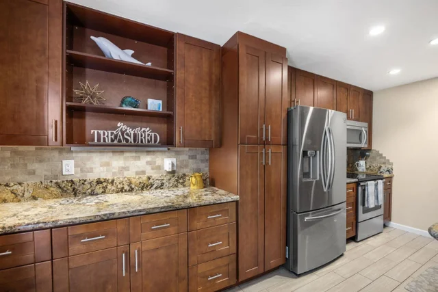 Listing Image for 140 Uwapo Rd 9-103 4 of 49