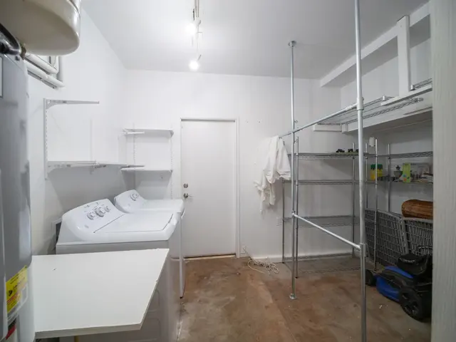 Listing Image for 34 N Laelua Pl 30 of 42