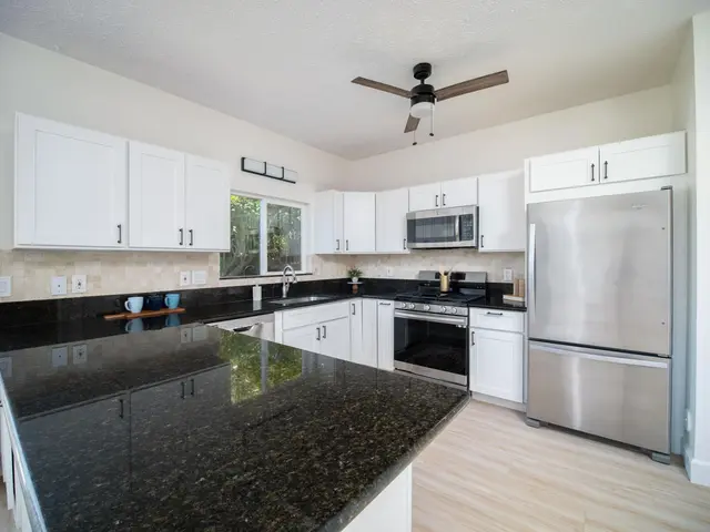 Listing Image for 34 N Laelua Pl 7 of 42