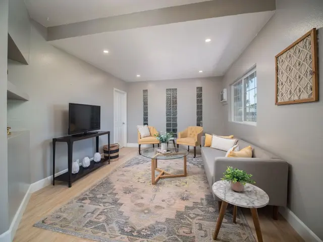 Listing Image for 34 N Laelua Pl 9 of 42