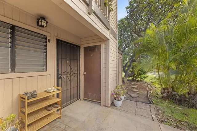 Listing Image for 15 Kulanihakoi St 6d 2 of 20