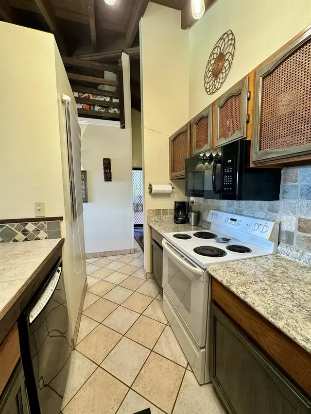 Listing Image for 50 Kepuhi Pl 220 6 of 23