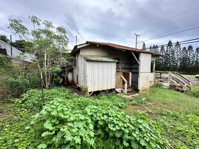 Listing Image for 1672 Farrington Ave 2 of 8