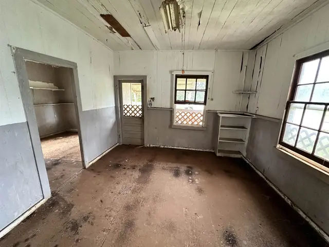 Listing Image for 1672 Farrington Ave 4 of 8