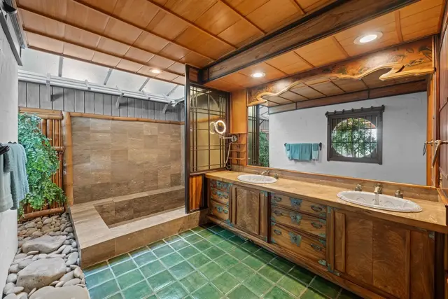 Listing Image for 5163 Lower Honoapiilani Rd 33 of 50