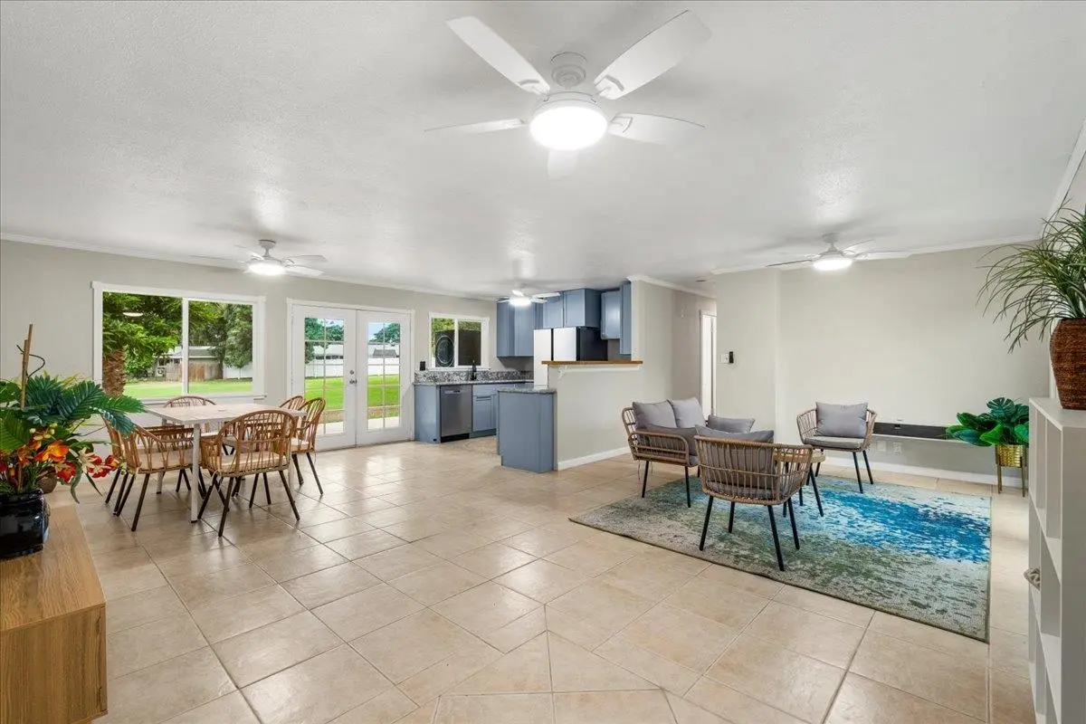 Photo of Listing #406565