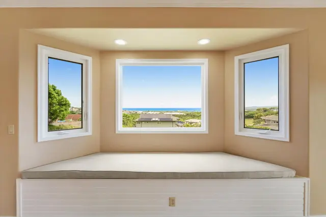 Listing Image for 32 W Kapueone Pl 10 of 50