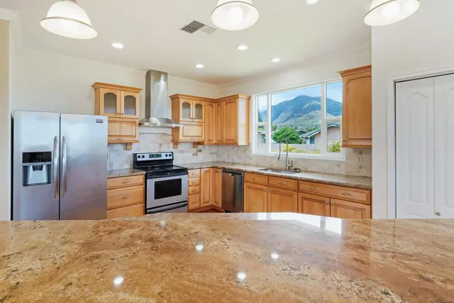 Listing Image for 32 W Kapueone Pl 11 of 50