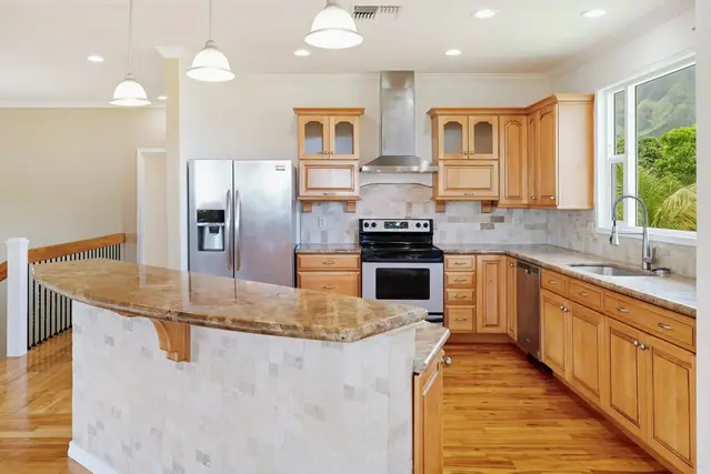 Listing Image for 32 W Kapueone Pl 13 of 50