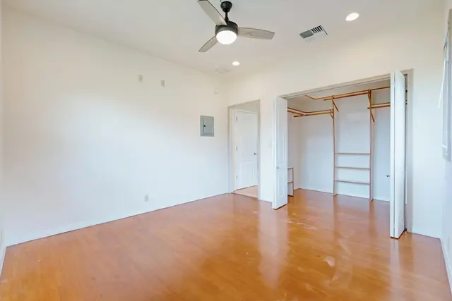 Listing Image for 32 W Kapueone Pl 25 of 50