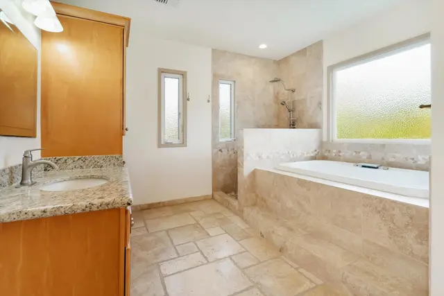 Listing Image for 32 W Kapueone Pl 26 of 50