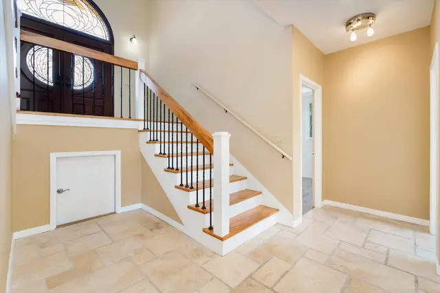 Listing Image for 32 W Kapueone Pl 29 of 50