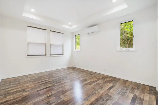 Listing Image for 32 W Kapueone Pl 33 of 50
